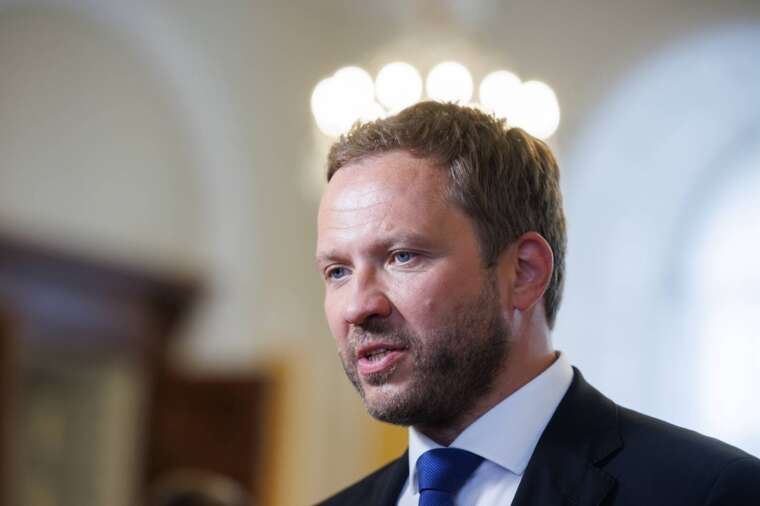 Ми повинні посилити тиск на РФ, - Цахкна