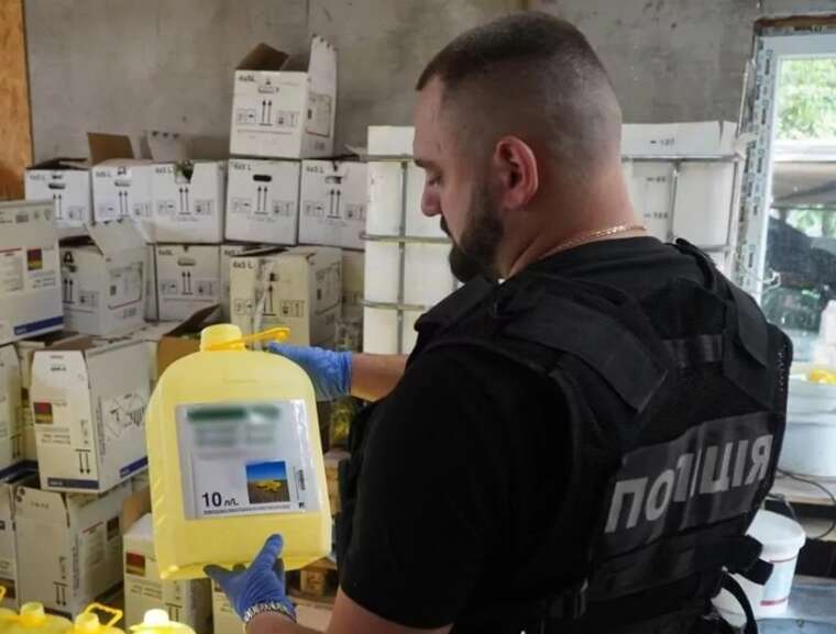 Нацполіція ліквідувала схему контрафактної агрохімії на 200 мільйонів гривень