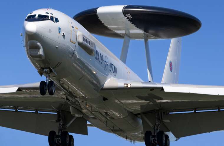 Над Карпатами пролетів літак-розвідник НАТО