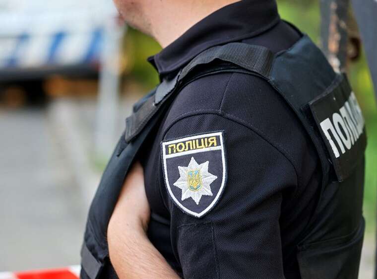 В Киеве отстранили полицейских, которые силой задержали мужчину во время мобилизации