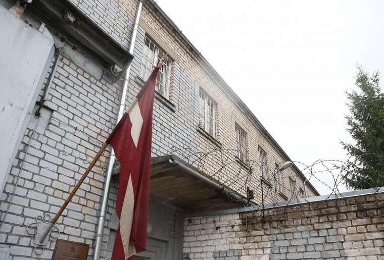 В Латвии умер арестованный гражданин Украины, подозреваемый в производстве нелегальных сигарет