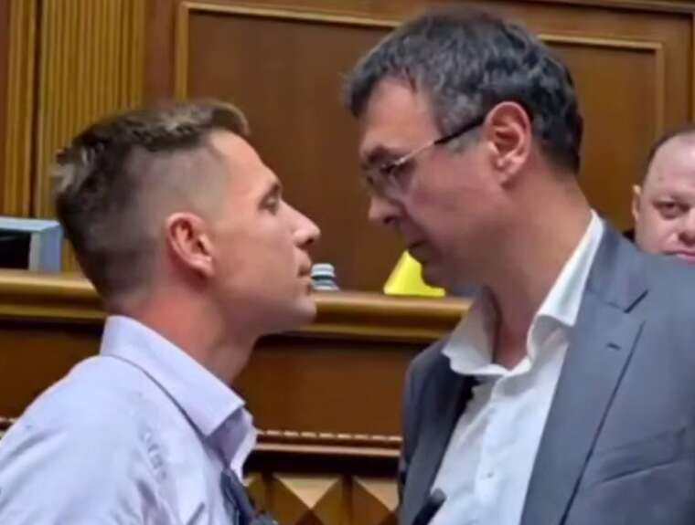 Гетманцева «втягнули» у deepfake: штучний інтелект створив скандальне відео з "поцілунком"