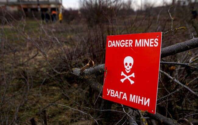 A woman was killed after stepping on a mine in Beryslav