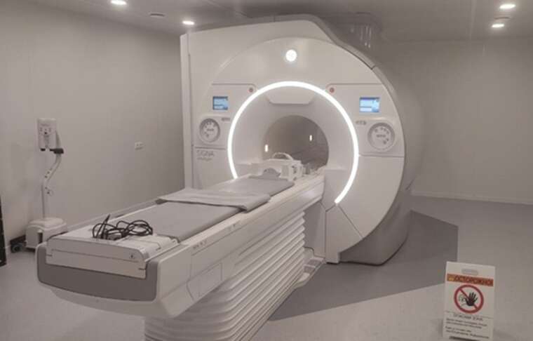 В США мужчину затянуло в МРТ-аппарат из-за металлической цепочки: он погиб
