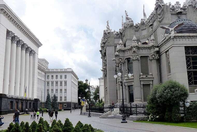 "Fight against corruption" on pause: Government quarter under protection