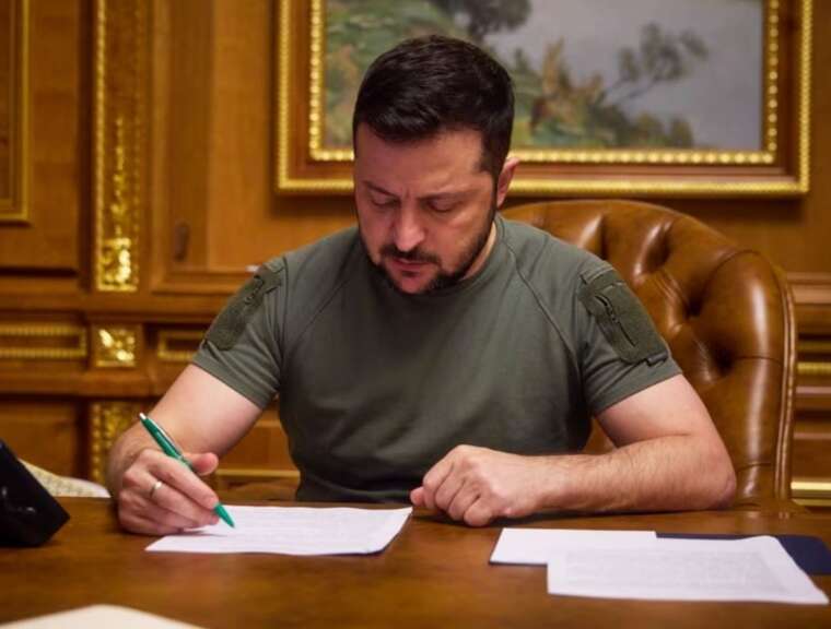 Зеленський підписав закон про обмеження повноважень НАБУ — інформація з’явилась на сайті ВР