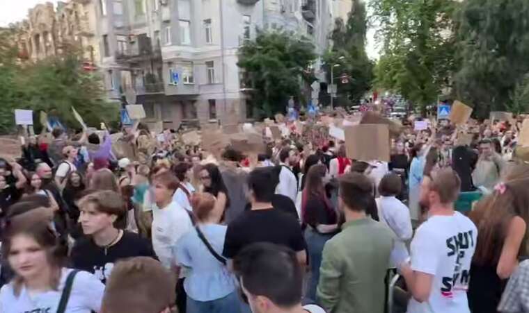Protests in Kyiv: there are already many more people than yesterday