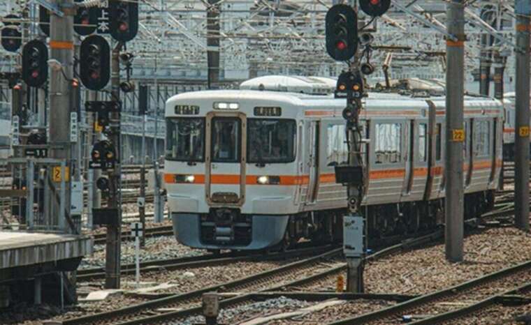 "УЗ" змінює правила купівлі квитків на топ-поїзди: потрібно буде підтверджувати особу через Дія.Підпис