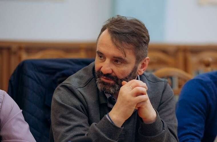 20 million against a backdrop of pits and mud: how the family of the mayor of Yaremche lives