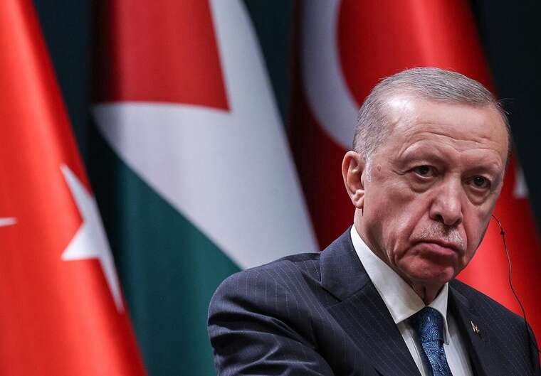 Эрдоган заявил, что планирует провести телефонные переговоры с Трампом и Путиным