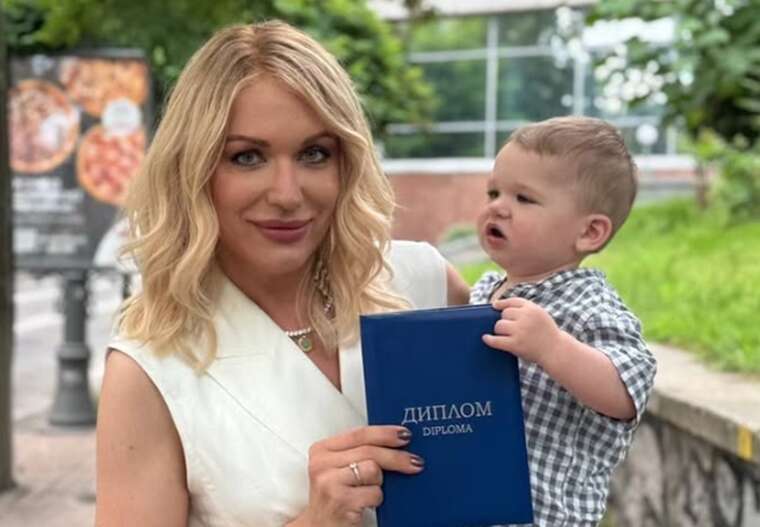 Травесті-діва Монро раптово змінила професію: отримала диплом психолога