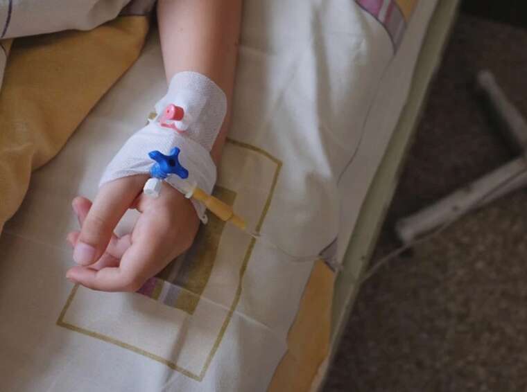 На Дніпропетровщині чоловік розрізав собі живіт болгаркою: ледь не загинув від втрати крові