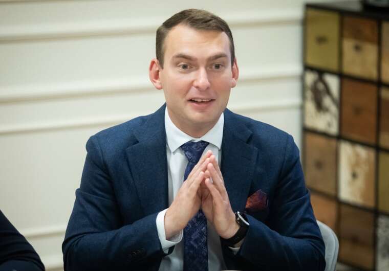 Депутатів “Слуги народу” змушували голосувати за обмеження НАБУ під тиском “вимог” США — Железняк