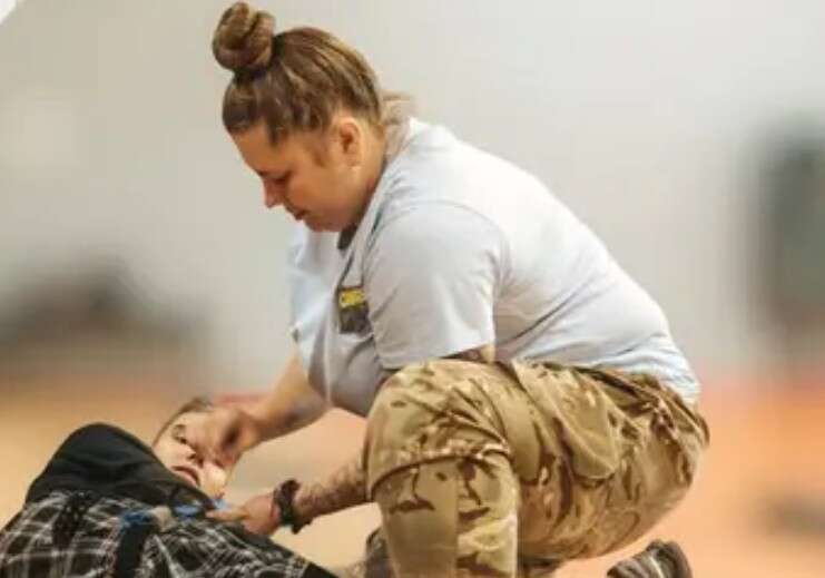 Кожен українець має знати, як зупинити кровотечу, – бойова медикиня Карина Ярош