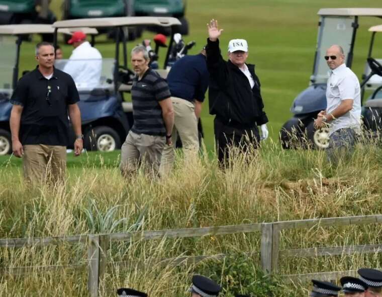 Броньований гольф-кар, шахрайство на полі й протести: як минув візит Трампа до Шотландії
