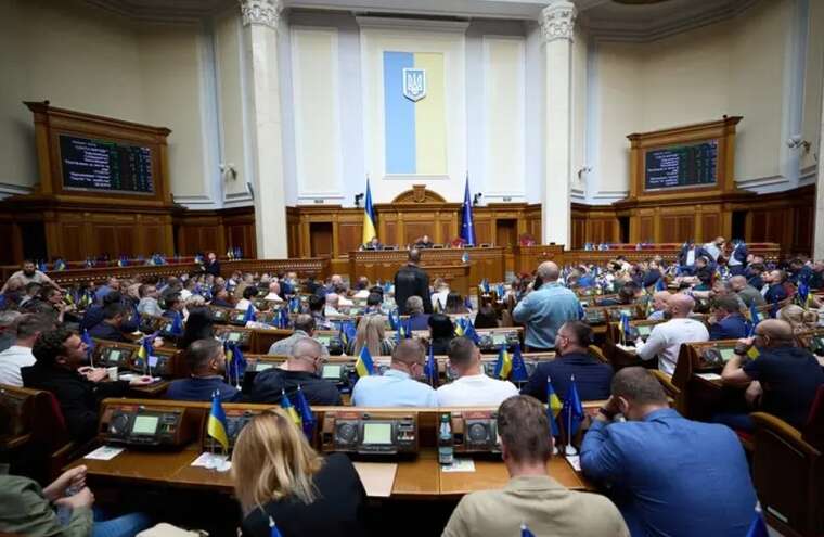 Громадськість і медіа вимагають від ВРУ негайно відновити онлайн-трансляції засідань та прозорість голосувань