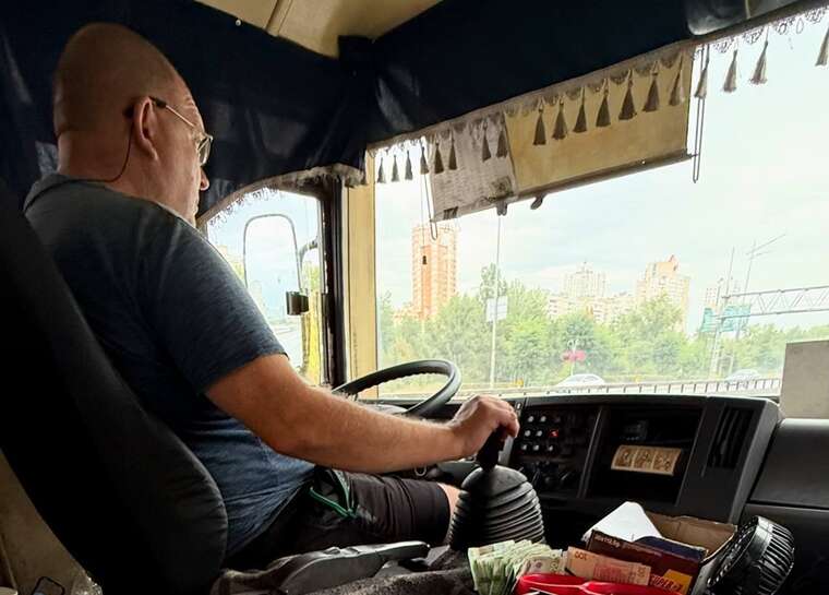 Загрожує адмінвідповідальність: У Києві водій маршрутки матюкав пасажирів на звернення українською