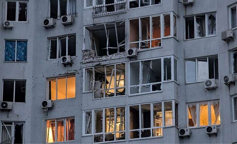 Поліцейські показали відео перших хвилин після обстрілу багатоповерхівки у Києві