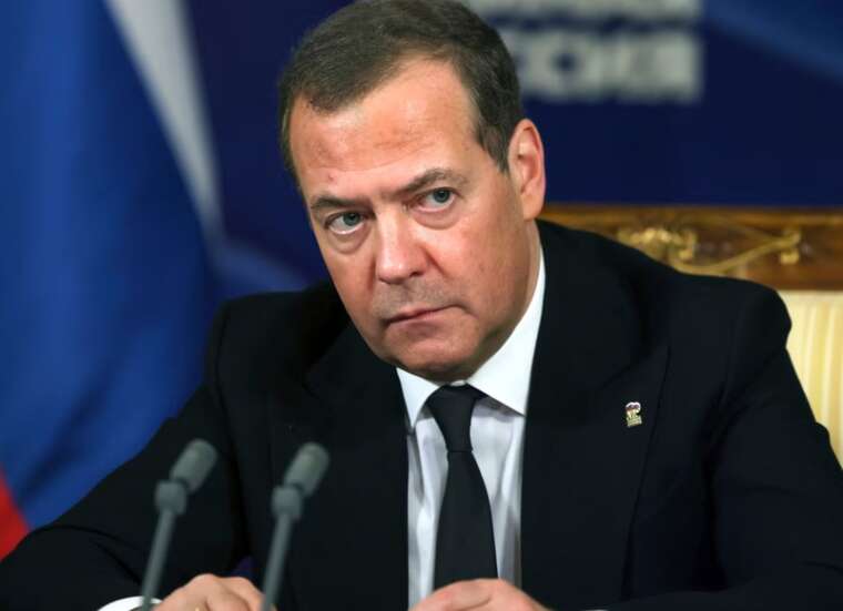 Медведєв пригрозив США війною через ультиматум Трампа