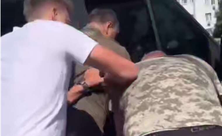 Конфлікт у Харкові: співробітники ТЦК застосували силу під час затримання чоловіка, постраждали цивільні