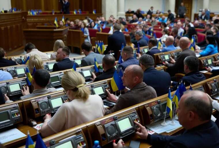 После волны протестов Рада рассмотрит президентский законопроект, восстанавливающий независимость НАБУ и САП