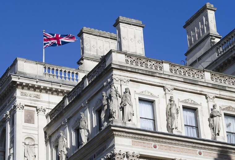 Великобритания опровергла обвинения Фицо во вмешательстве в выборы в Словакии