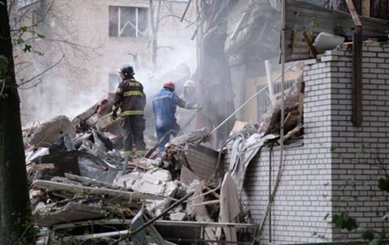 В Киеве спасают мужчину из-под завалов: сообщают о 10 пропавших без вести