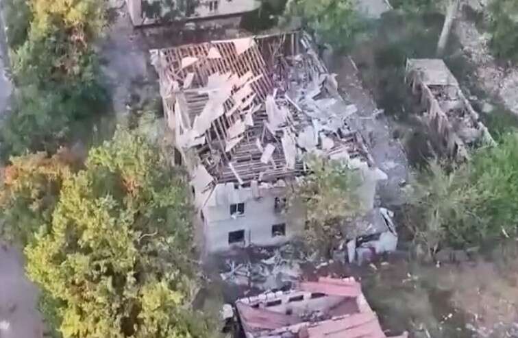 Покровськ із висоти дрона: більшість будівель у місті зруйновані або пошкоджені