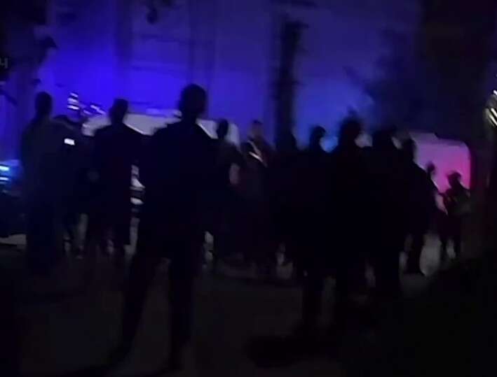 У Вінниці протестувальники скандують «Під@раси!» поліції, яка «пакує» людей у буси ТЦК