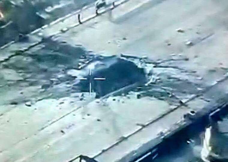 У Херсоні міст вистояв навіть після потужного вибуху російської бомби вагою 3000 кілограмів