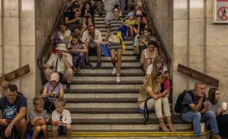 Яблоку негде упасть: В метро Киева — настоящий человеческий коллапс