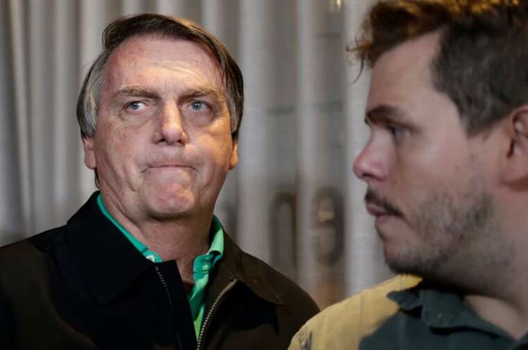 Бывшего президента Бразилии Болсонару отправили под домашний арест