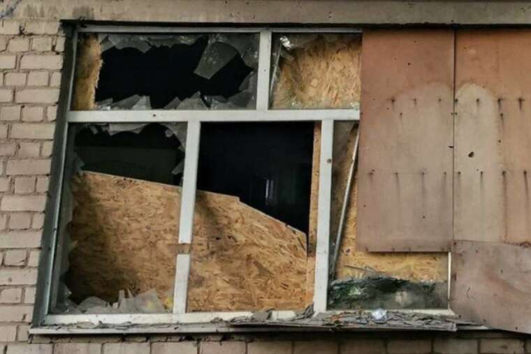 Росіяни скинули з дрона вибухівку у Дніпровському районі Херсона, є поранений