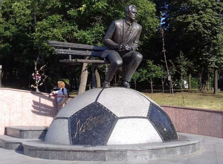 Російська пропаганда вигадала фейк про знесення пам’ятника Лобановському