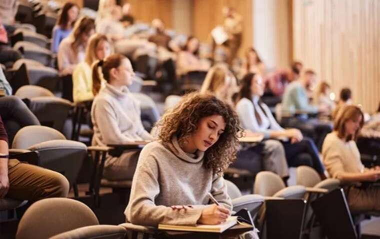 В Украине хотят увеличить стипендии до 8000 гривен