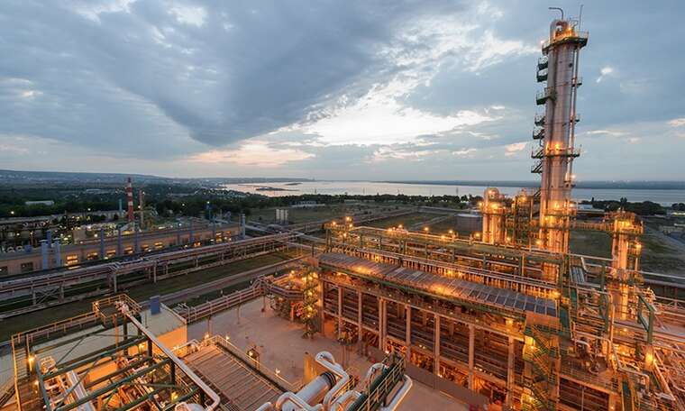 Bloomberg: Саратовский НПЗ прекратил работу после атаки дронов