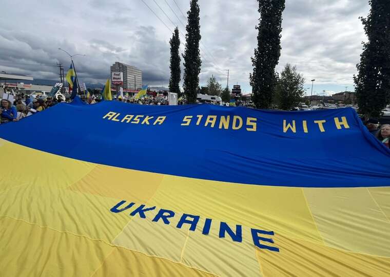 На Аляске проходит митинг в поддержку Украины перед встречей Трампа и Путина