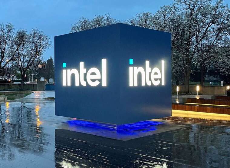 Bloomberg: Адміністрація Трампа планує придбати частку в Intel