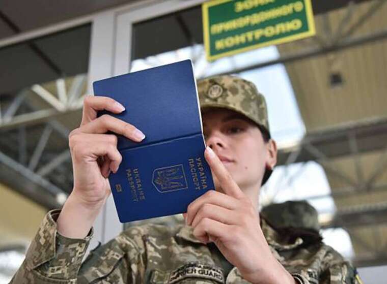 Уряд може дозволити виїзд за кордон для чоловіків до 22 років, - ЗМІ