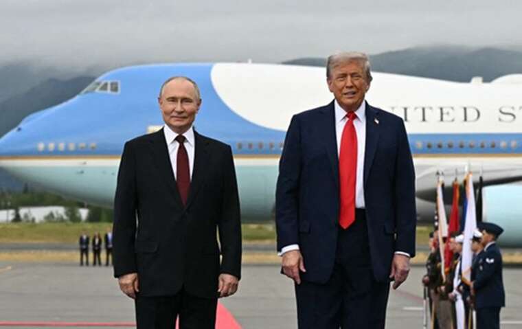 США "ударять" по головним нафтовим гігантам РФ, якщо саміт із Путіним провалиться, — Bloomberg