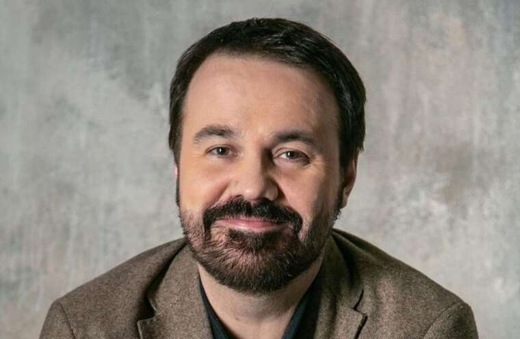 Скандальний комік Антон Лірник переїхав до Іспанії та заробляє стендапом і проведенням весіль