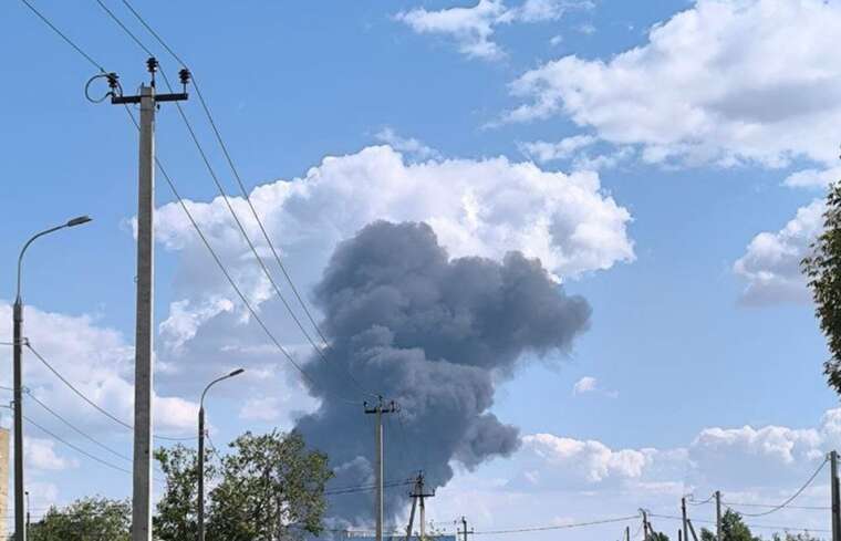 Российский Волгоград снова затянуло черным дымом из-за пожара на НПЗ