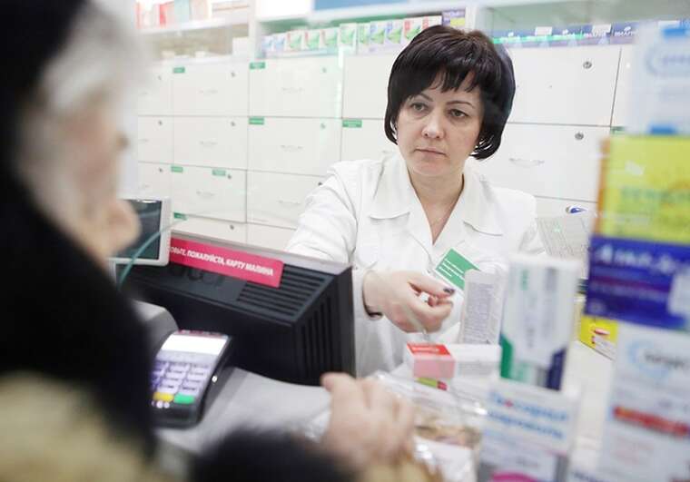 "New Rules": In Ukraine, female medics and pharmacists must register for military service