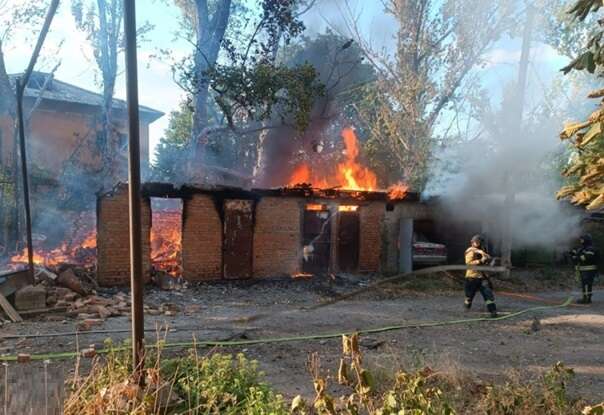 Окупани двічі обстріляли пожежників у Костянтинівці: пошкоджено техніку ДСНС