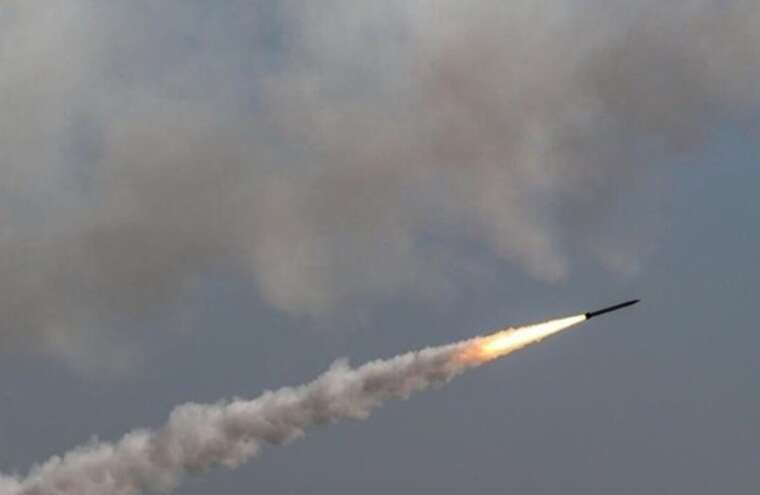 Ракетний удар по Харкову: поранені дитина та молода жінка