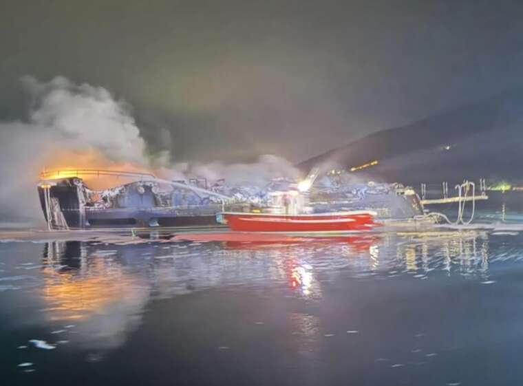 Біля узбережжя Чорногорії загорілася яхта