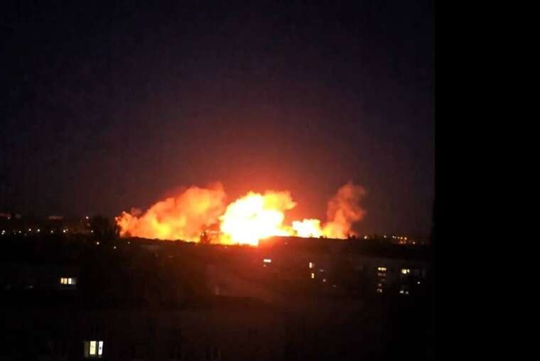 At night, explosions were heard in occupied Donetsk near a building with the invaders personnel