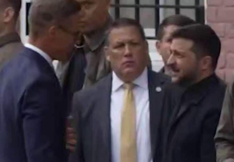 Зеленский перед встречей с европейскими лидерами надел пиджак