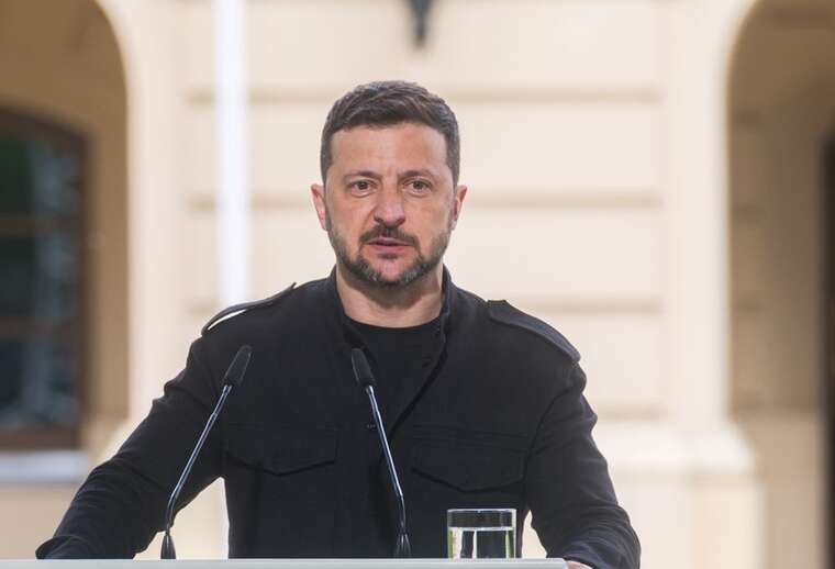 Zelenskyy: "Sensitive territorial issues should be discussed at a trilateral meeting"