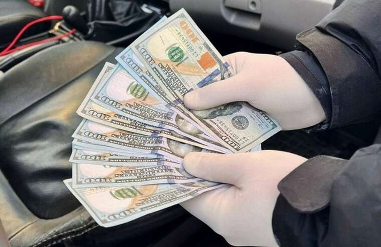 Адвокатка на Київщині «продавала» вихід із ТЦК за 1200 доларів